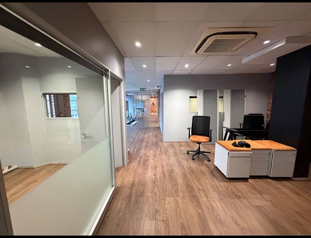 190M² BUILDING TO LET IN GREEN POINT